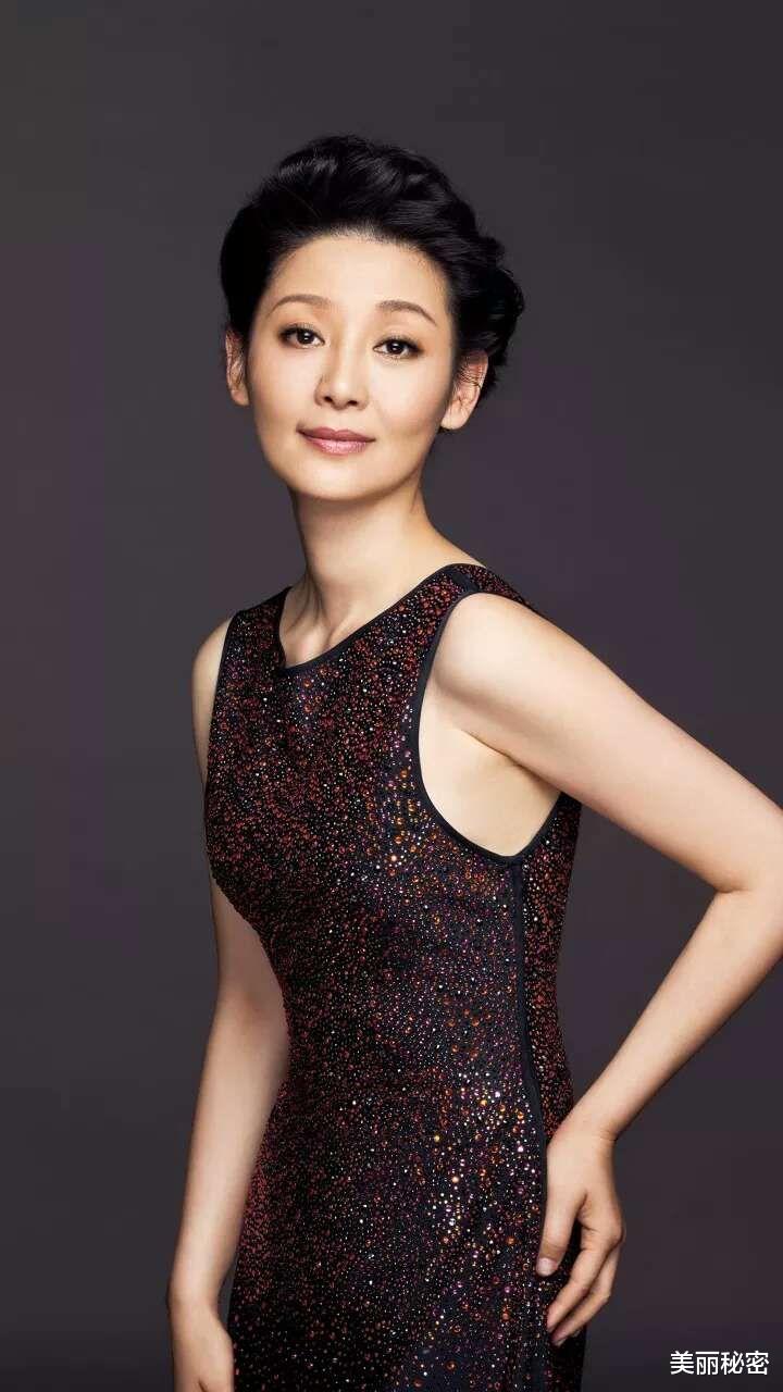 短发|徐帆美出新高度，53岁剪短发颜值不显老，真是越老越有味道