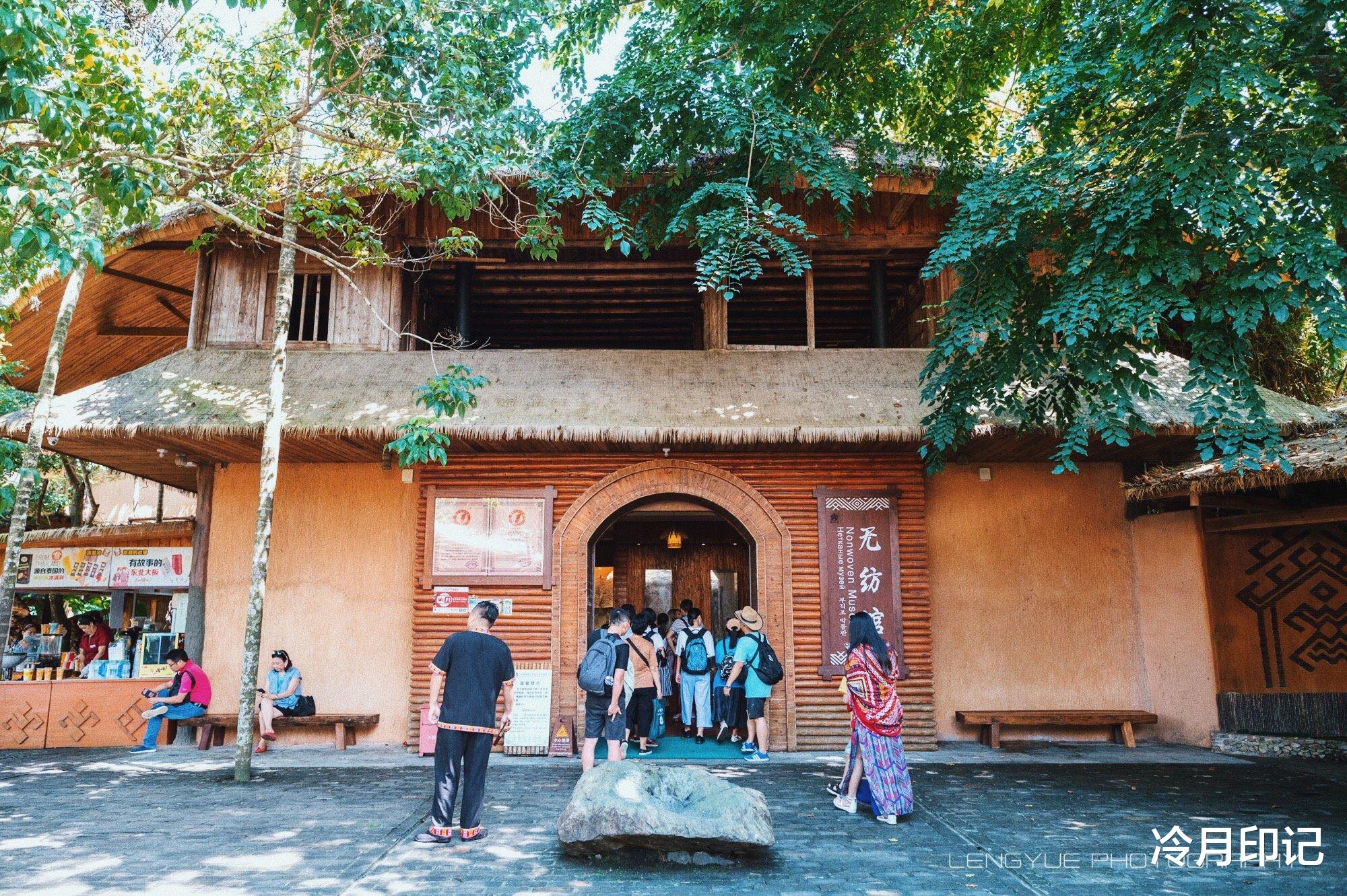 『三亚』我国唯一没有冬天的省，一年四季如夏，被誉为“天然大温室”