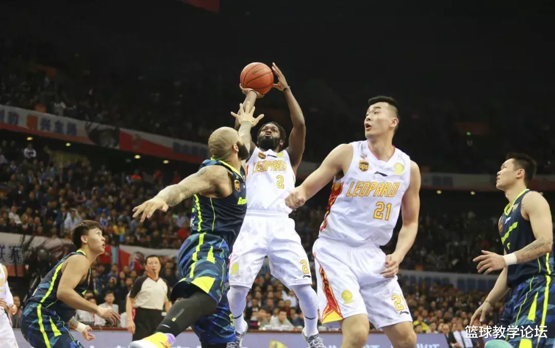 『帕戈』勇士后卫签约新东家！打队友+顶撞主帅！他是CBA第一刺头