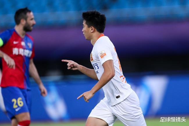 中超|1-0!4连胜!中超黑马踢疯了,4轮豪取12分,韩国名帅带队进前4