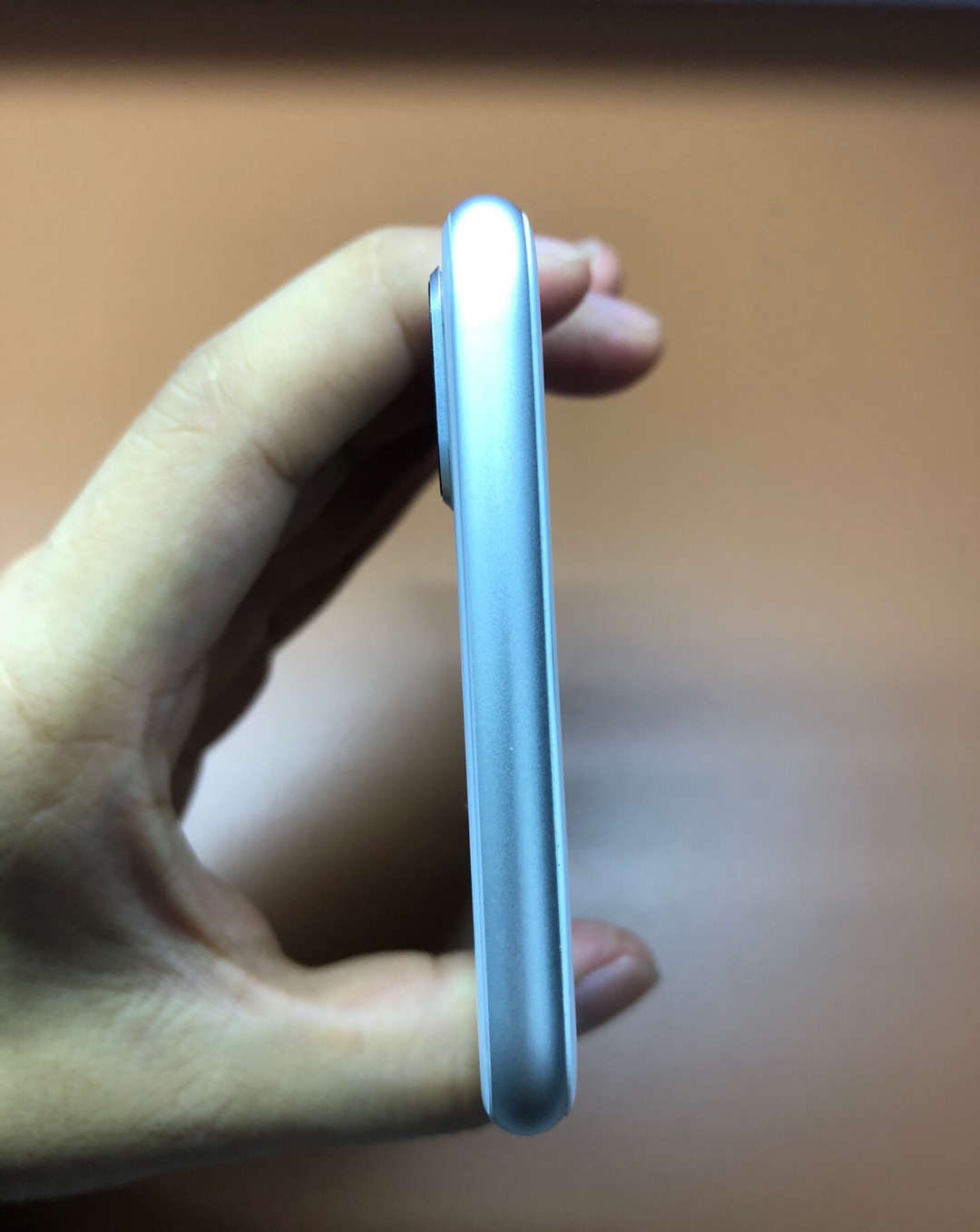 iPhone 8 Plus|网友2800买全新iPhone8Plus，结果买到的是翻新机