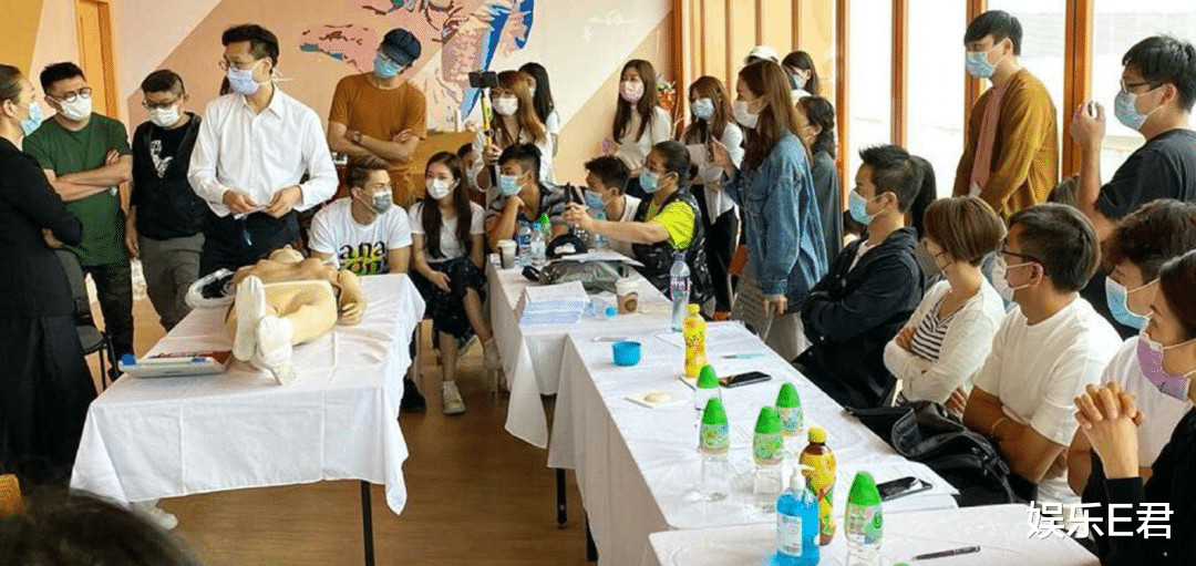 钟嘉欣|36岁钟嘉欣回巢拍新剧被迫停工，她为了TVB这笔片酬真是没少付出