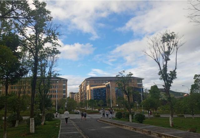 贵州@二本线就能读的医科大学，这3所实力还不错，最适合中等考生