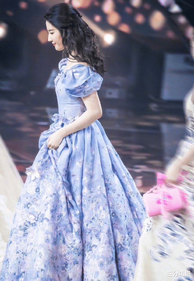 腰带|刘亦菲厉害了，腰带勒得这么紧，挤出曲线感，女人就该对自己狠点