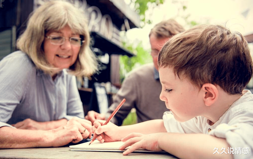 久久说情感 孙子和外孙哪个更亲?3位65岁老人道出答案,现实又令人心酸