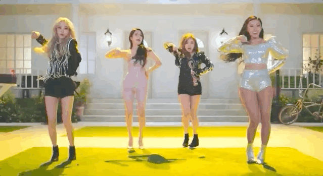 mv|这还是金希澈女友吗？！全团cos铠甲勇士，这也太尴尬了吧…
