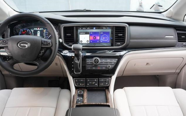 「头等舱」换个车标能卖爆，双电侧门+老板座舱，比埃尔法还舒适，被低估了