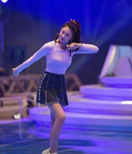 张雨绮|《浪姐》史上最强减肥节目，张含韵累出马甲线，张雨绮瘦出下凹脸