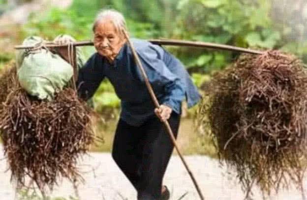 心理测试：你最想帮助下面哪位老奶奶？测你心里最牵挂的人是谁