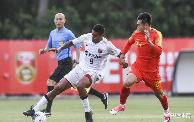 上海上港：上港3球分惨败国足，唯有一人可昂首离开，他成上港唯一遮羞布！
