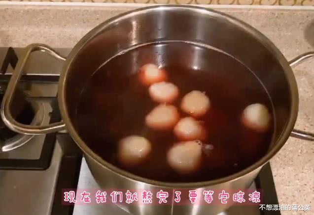 #徐璐#徐璐自制“杨梅荔枝冰”，张铭恩帮女友烤肉低调出镜，两人好浪漫