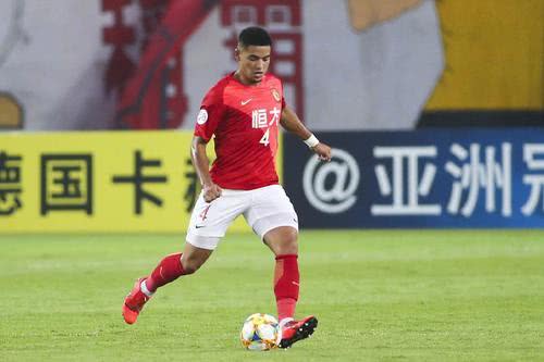 国足■下午2点，国足遇大麻烦！2位归化王牌或无缘40强赛，FIFA“刁难”恒大？