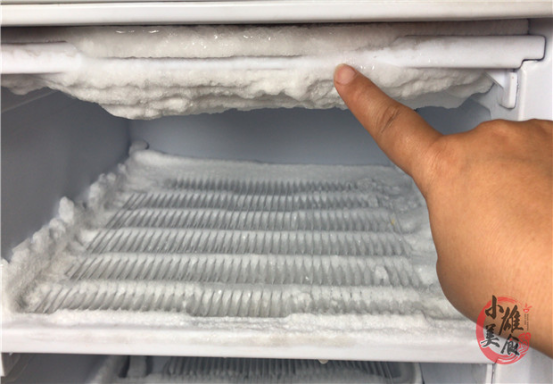 |动动冰箱这个“小机关”，无论冰霜多厚，2分钟全搞定，太实用了