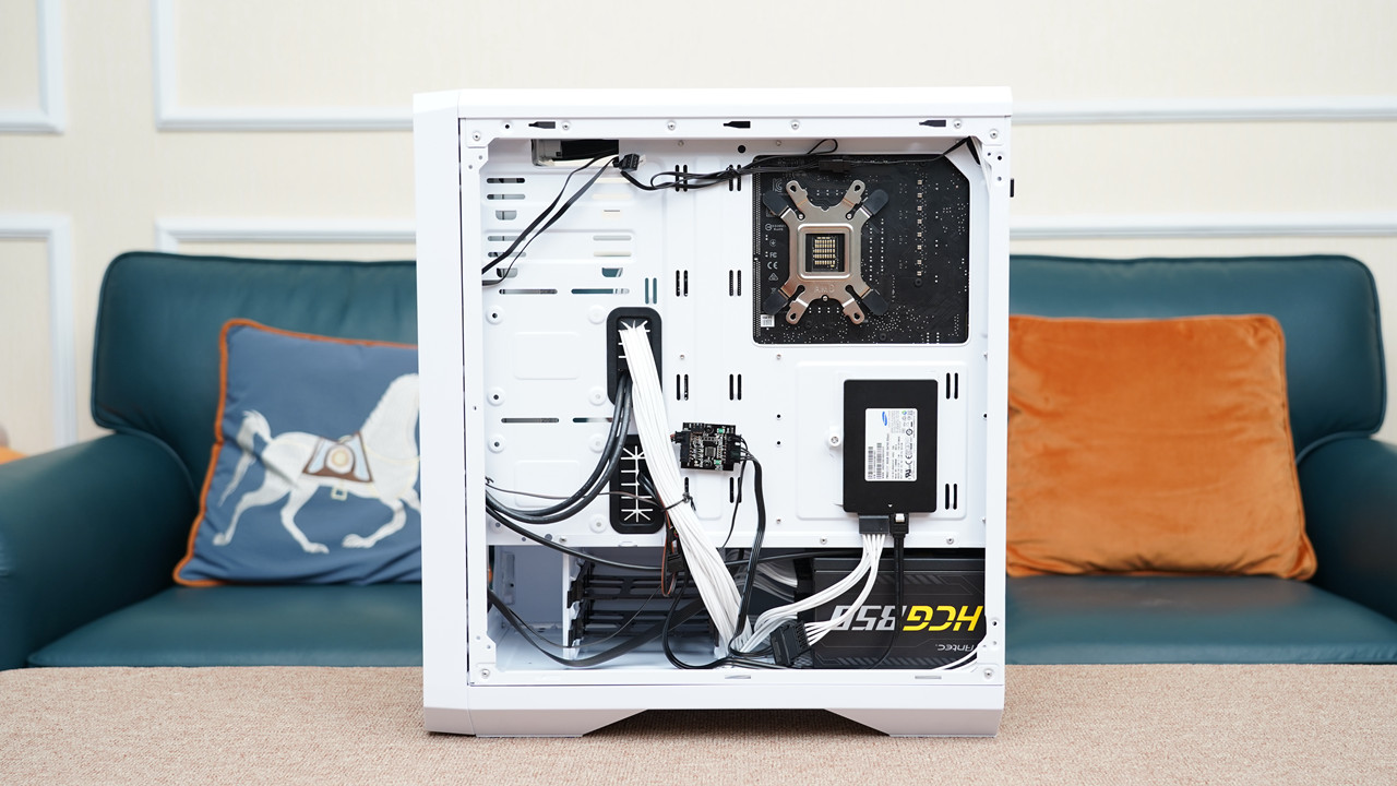 |光污染终有审美疲劳时，打造一台与众不同的高颜值、高性能电脑主机