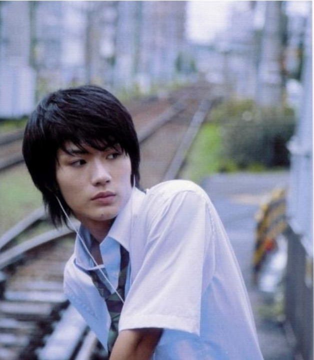 快递员|“三浦春马被救治时有微弱心跳”登热搜榜首，自杀原因引热议