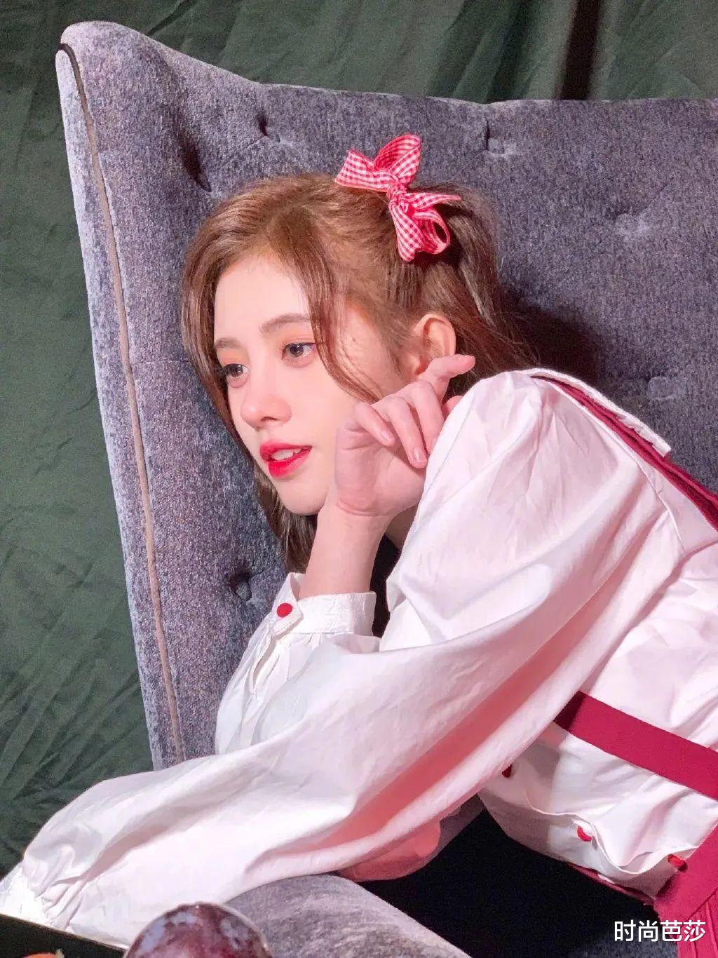 蝴蝶结|戴上蝴蝶结的虞书欣，可不就是在逃公主本人呢？