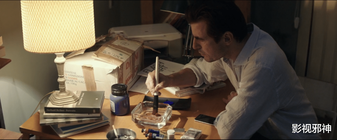 贝拉|看完这部冷门新片，才知道《信条》女主身材到底有多辣