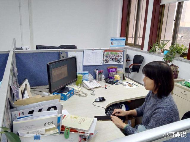 「医生」教师和医生相比哪个更好？看看10年后的差距，网友：答案很明显