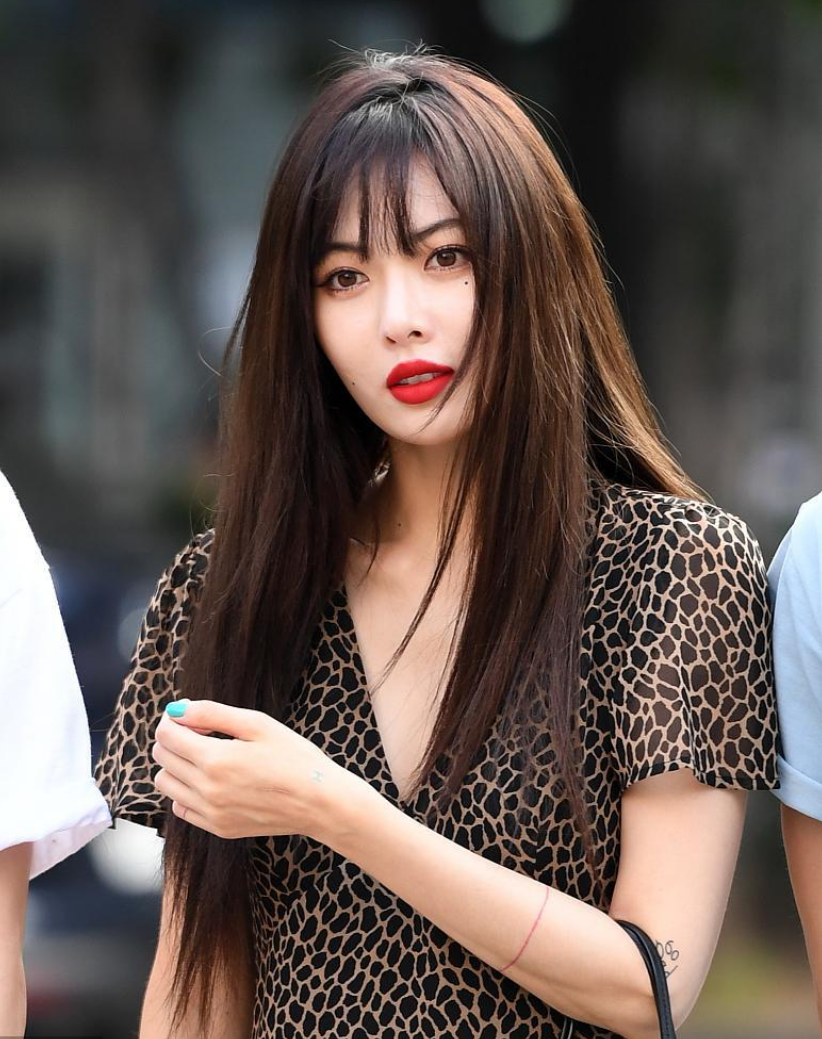 明星|女明星为了美也太拼了，假头发假指甲不算什么，“假皮肤”才真狠