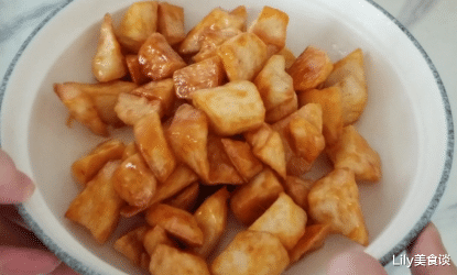 拔丝山药|才发现,原来山药去皮这么简单,一根筷子就搞定,操作方便手不痒