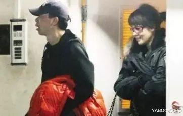 「冯小刚」曾是央视第一美女主持，和冯小刚夜宿8小时被富豪老公抛弃，至今无人敢娶