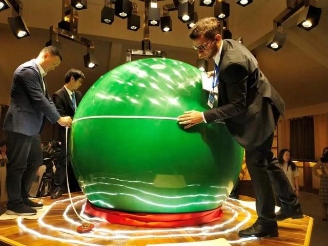 SpaceX|6年前新疆一男子勘探矿场，发现价值26亿夜明珠，后来卖了吗？