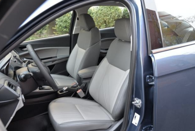 [福睿斯]福睿斯6万多就配6AT，A级家轿不香？全配1.5L自吸+国六排放