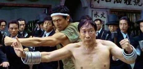 功夫|电影《功夫》里,手臂上套的铁环是兵器吗?真相是这样的