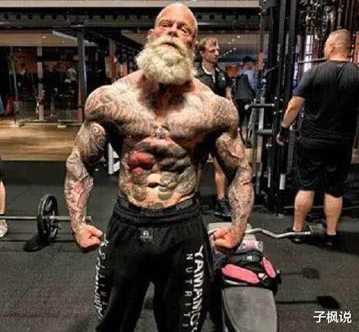 #健身#那个坚持健身36年的纹身老汉，55岁还被富婆看上，如今成了这样!