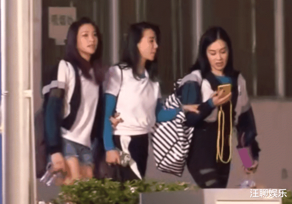 【官宣】《乘风破浪的姐姐》正式官宣，三十位“大龄女星”定妆照，有点飒