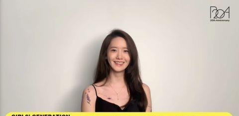 少女时代|看到少女时代的允儿“纹身”，网友：“一定是泰妍给她贴的！”