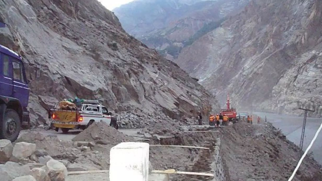 「印度」战略公路大功告成，印军大批坦克和战机云集，自豪称不再是1962年