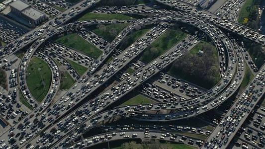 堵车|手动挡堵车跟车很累，应该怎么办？