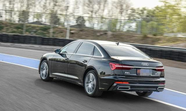 『奥迪A6L』33.8万提了辆“丐版”奥迪A6L，行驶3580公里后，车主：有话要说
