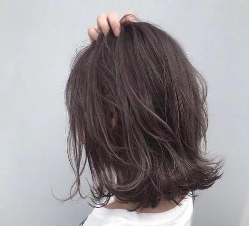 发型|告别大波浪，这三种发型，减龄又时髦