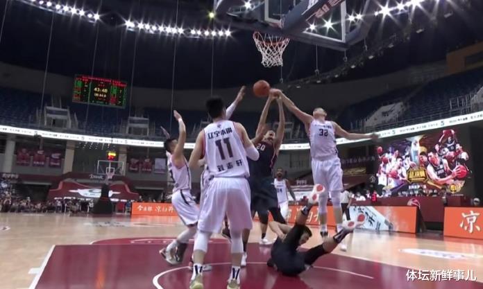 广东男篮|输球又输人！广东男篮113-115辽篮，郭艾伦引热议，谁注意易建联举动