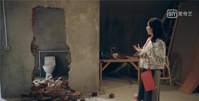 《爱5》胡一菲廉价买毛坯房，入门竟是跑道？话说这么奇葩咋装？