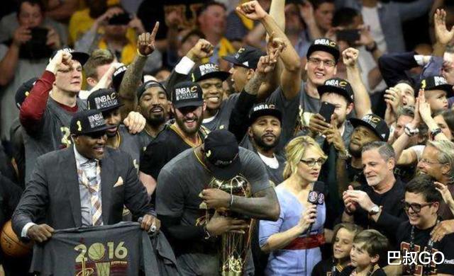 『保罗』你敢相信？库里+汤普森+戴维斯王朝组合，被保罗一句话就弄解散了