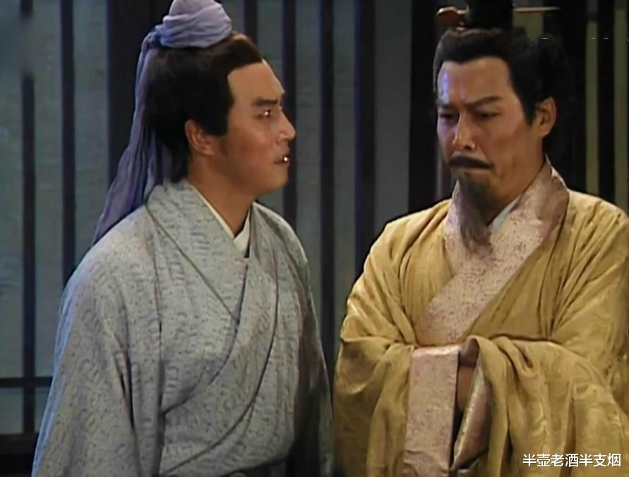 赵云■虎牢关前吕布耀武扬威，公孙瓒差点被斩杀，赵云为何只观战而不出面单挑？