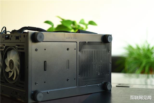 键盘|将快充融入机箱，省去快充头，充电环保且不失效率