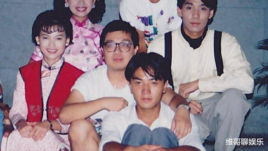 郑伊健@郑伊健携46岁妻子现身，原来我们是熟悉的她，网友：好羡慕浩南哥