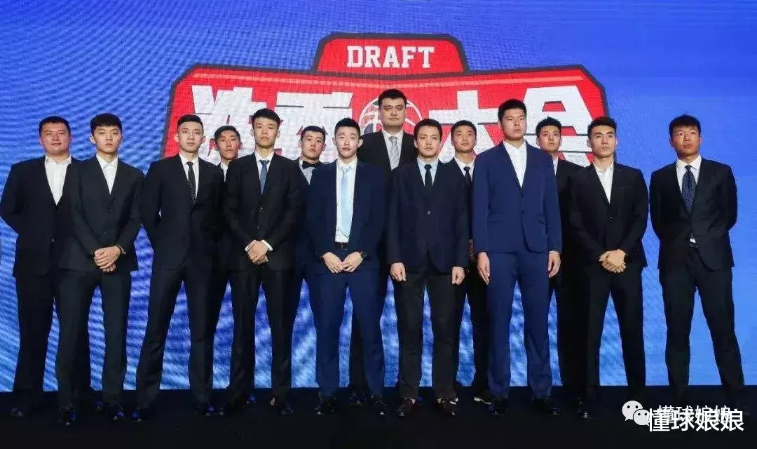 女排：28+10！17+9！朱芳雨敢和姚明唱反调，那是真有底气的