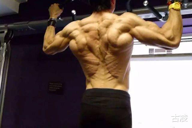 健身|地球首低体脂率低至2.3%，健身锻炼30年，活生生的“干尸”标本