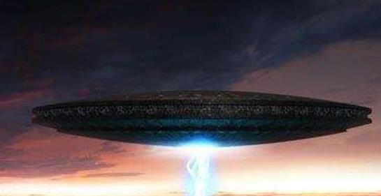 月球@月球背后，被拍到有大型UFO频繁出入？这个消息太震撼了