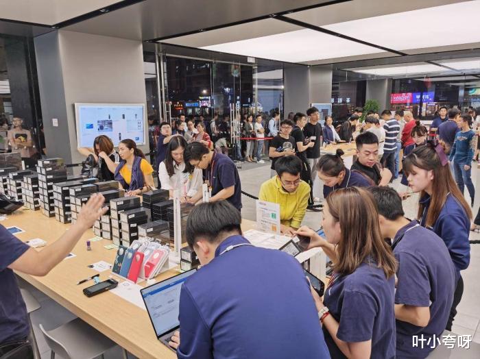 『网购』实体店买手机与网购手机有区别吗？手机店老板说出真相：差别很大