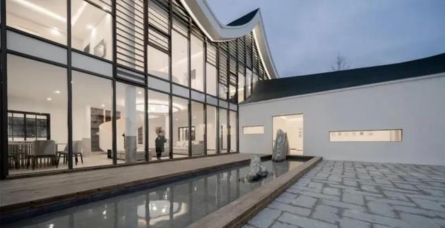 水帘洞：371m2现代极简别墅，舒适文艺的空间，安静惬意舒适