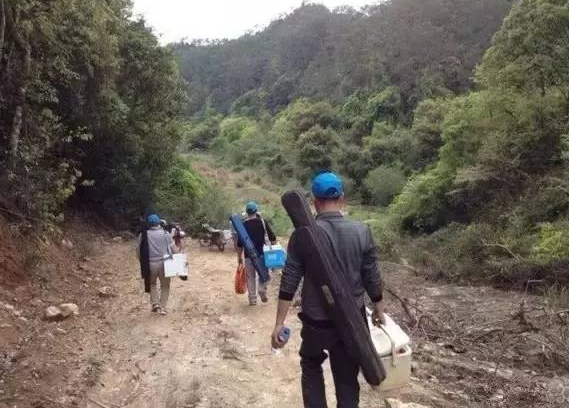 ：在捕捞严重，野生鱼类稀少的情况下，想要钓好鱼，就得用一些技巧。