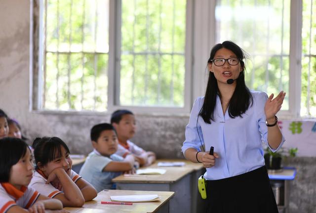 「退休」39年的教龄，没有县级教学能手至今还是二级教师，这合理吗？