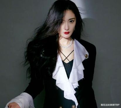 杨幂|唐嫣杨幂闹掰实锤？唐嫣产后首亮相被冷落，杨幂组团碾压