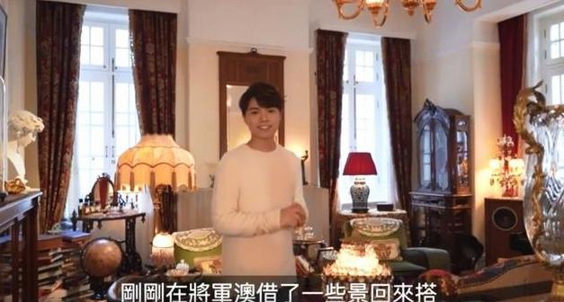 「」参观张敬轩在香港的豪宅，生活完全西式化，一件中式家具都没有